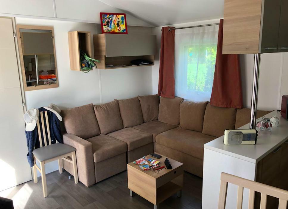 Mobil Home Proche Du Plan D'Eau D'إمبرون المظهر الخارجي الصورة